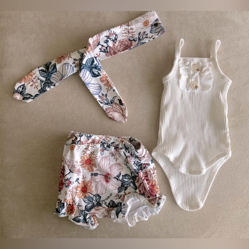 3-piece outfit👶 3 months: headband/shorts/ sleeveless onesie.